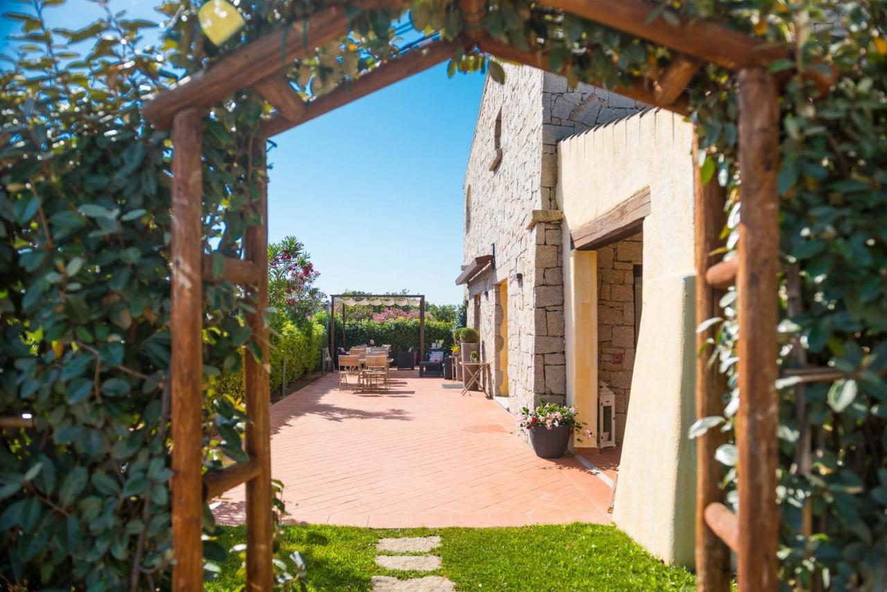 Relais Del Borgo- Domo Hotel Porto San Paolo  Bagian luar foto