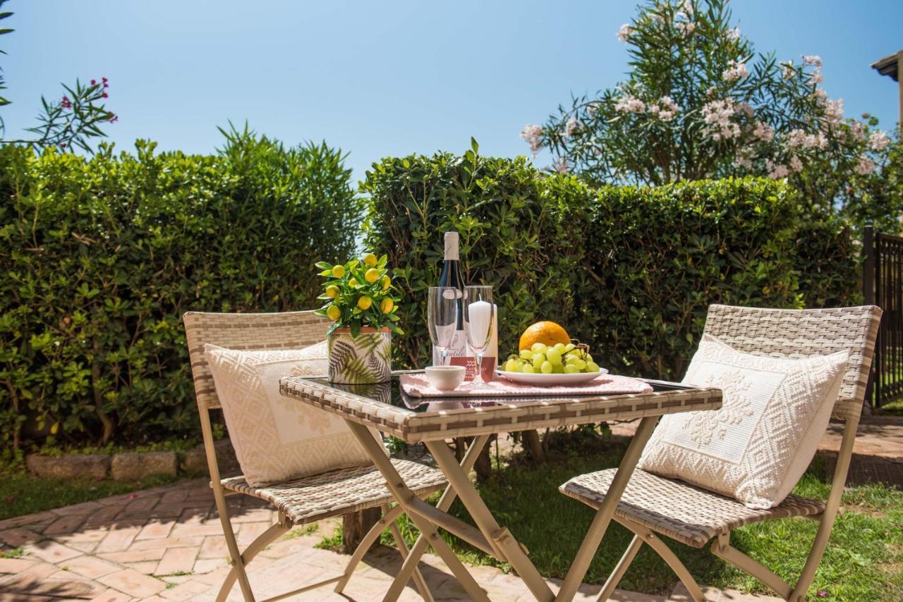 Relais Del Borgo- Domo Hotel Porto San Paolo  Bagian luar foto