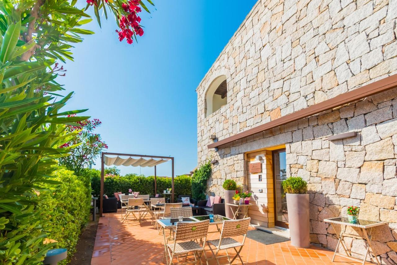 Relais Del Borgo- Domo Hotel Porto San Paolo  Bagian luar foto