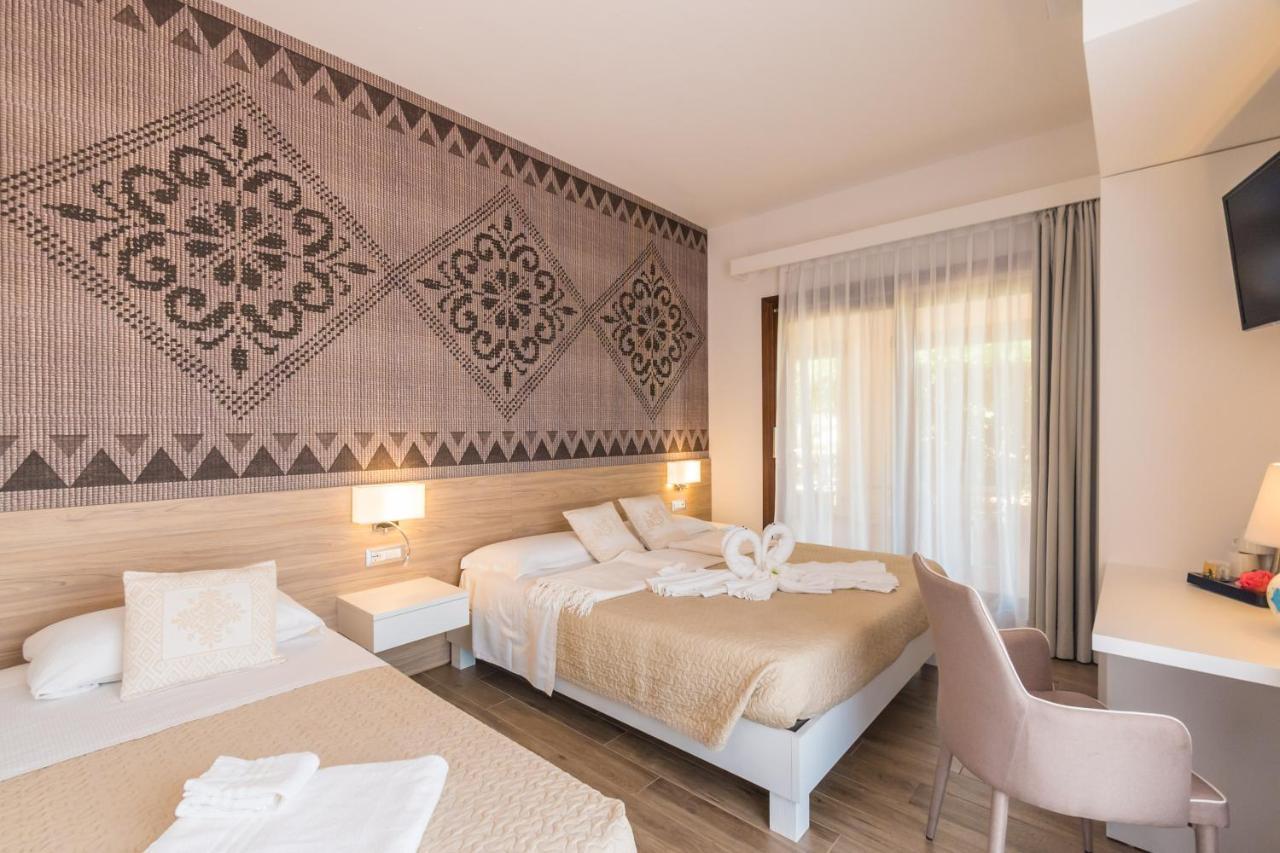 Relais Del Borgo- Domo Hotel Porto San Paolo  Bagian luar foto