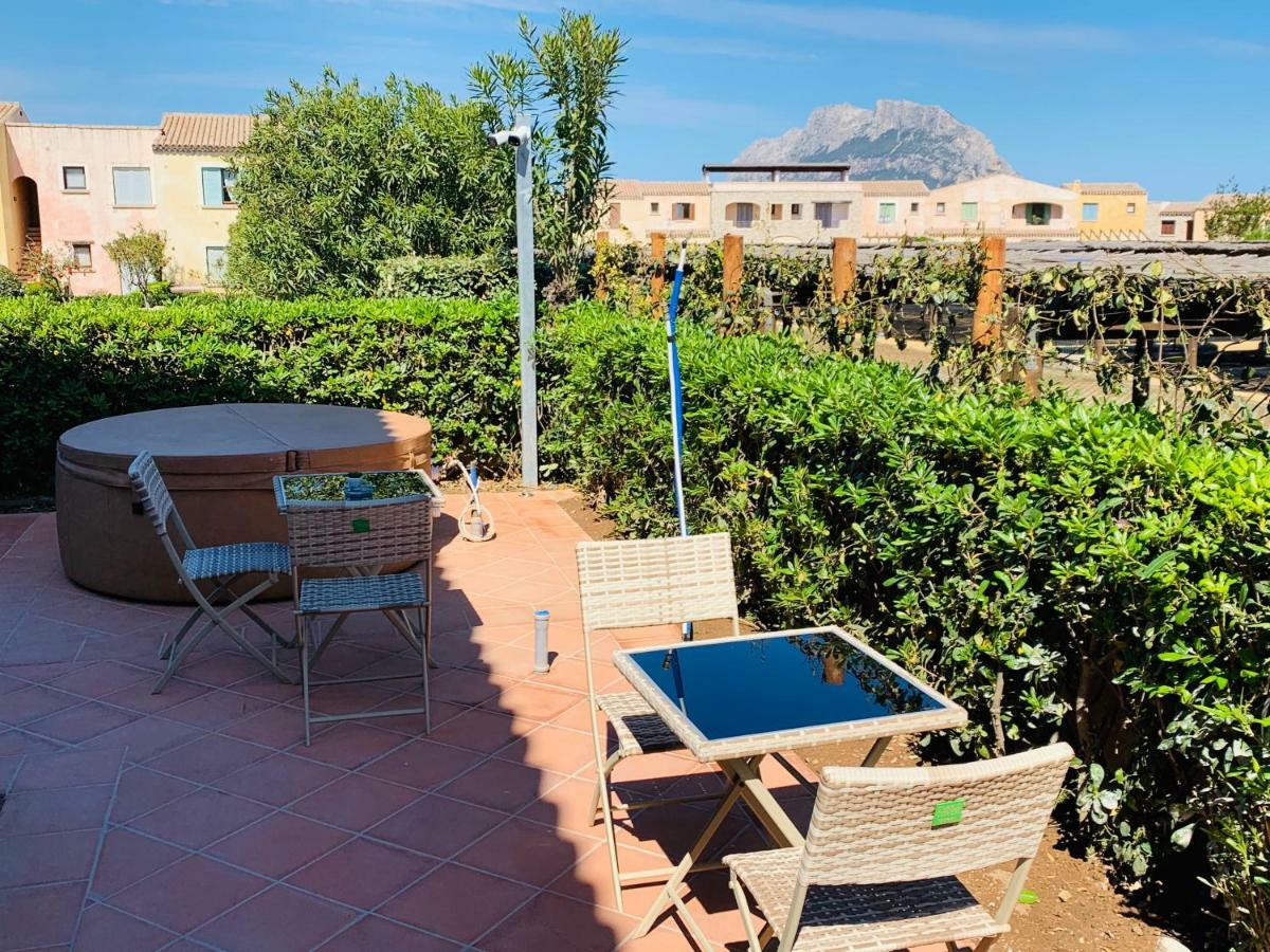 Relais Del Borgo- Domo Hotel Porto San Paolo  Bagian luar foto