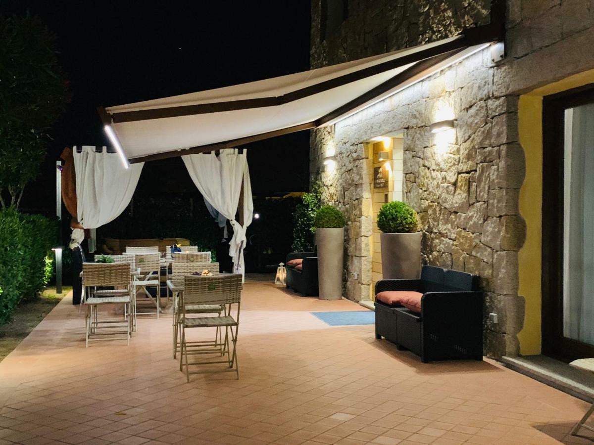 Relais Del Borgo- Domo Hotel Porto San Paolo  Bagian luar foto